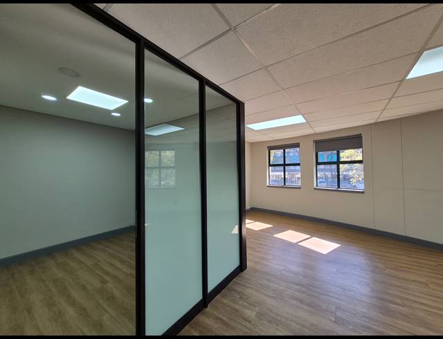 222M² OFFICE TO LET IN DUNKELD WEST